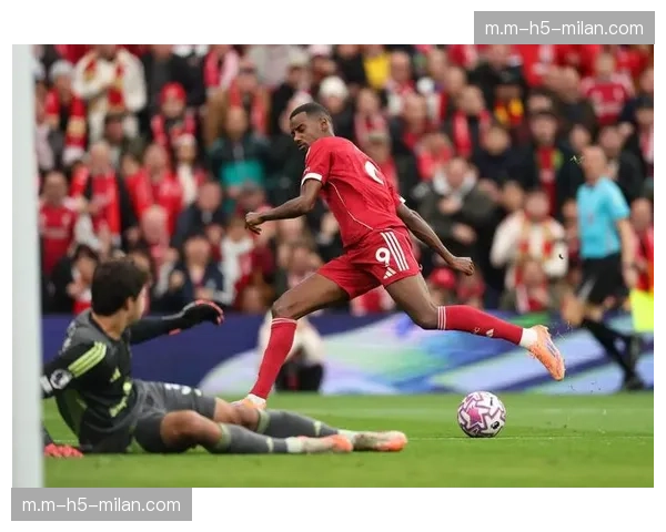 曼联达洛特马奎尔后防表现稳定 为球队逆袭筑牢防守基础